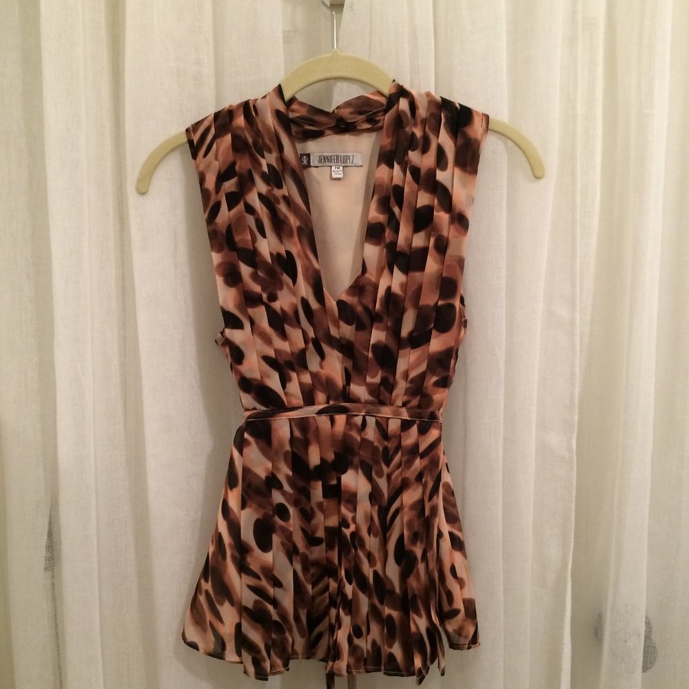 ANIMAL PRINT sleeveless blouse with knife pleats!